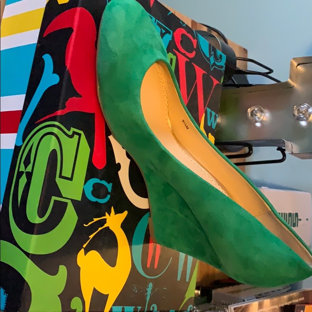 NWOT Kelly Green Wedge Shoes